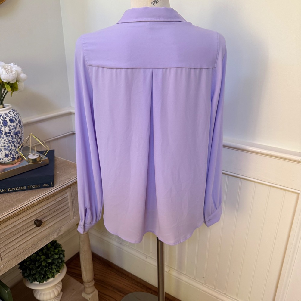 White House Black Market Lilac Purple Hidden Button Front Blouse Womens Medium - Picture 3 of 7